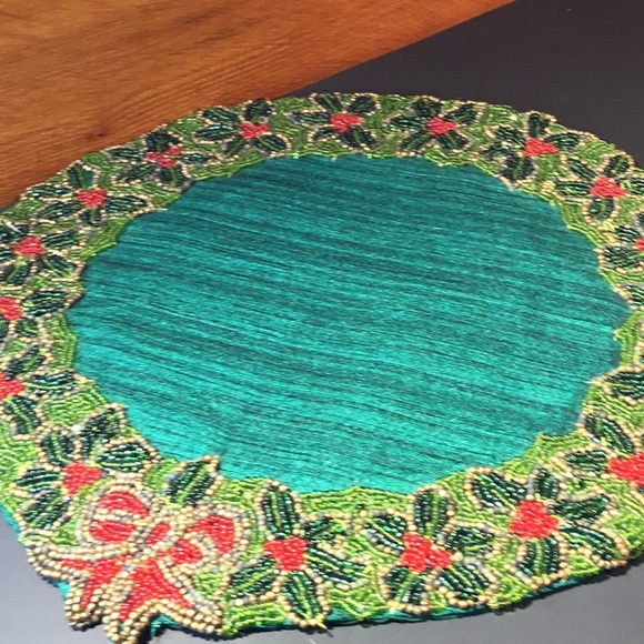 Vtg. 2 Christmas Green Satin & Glass Beads Linen Table Toppers - Picture 7 of 16